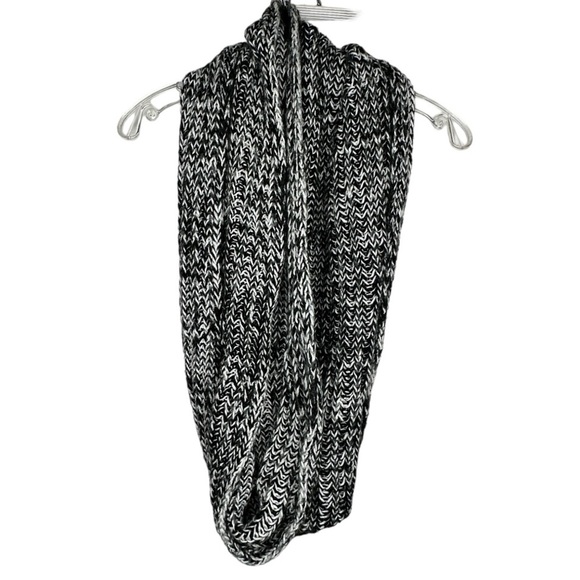 Urban Outfitters Thick‎ Infinity Scarf - Picture 1 of 4